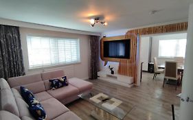 Lovely 2 Bedroom Modern Ground Floor Flat